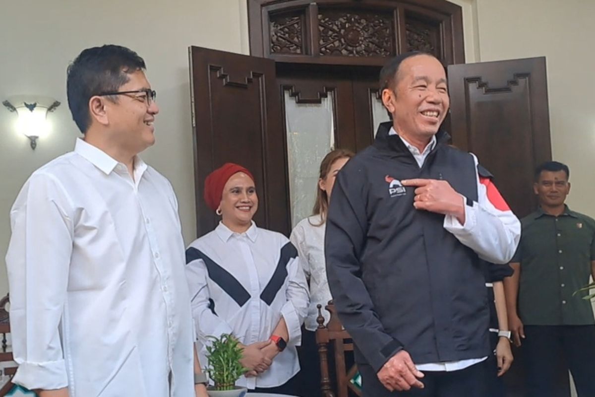 Puji Jaket PSI Logo Gajah, Jokowi: Bagus, Keren Banget